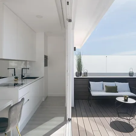 Downtown, 1br With A First Row View Over The Sea