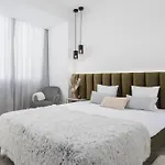 Downtown, 1br With A First Row View Over The Sea